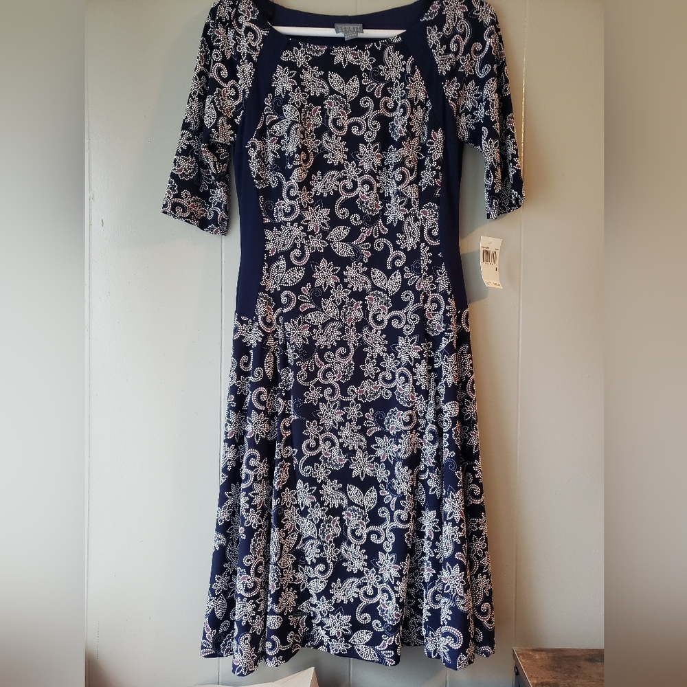 A line dress from Rabbit Rabbit Rabbit. Size 6. NWT